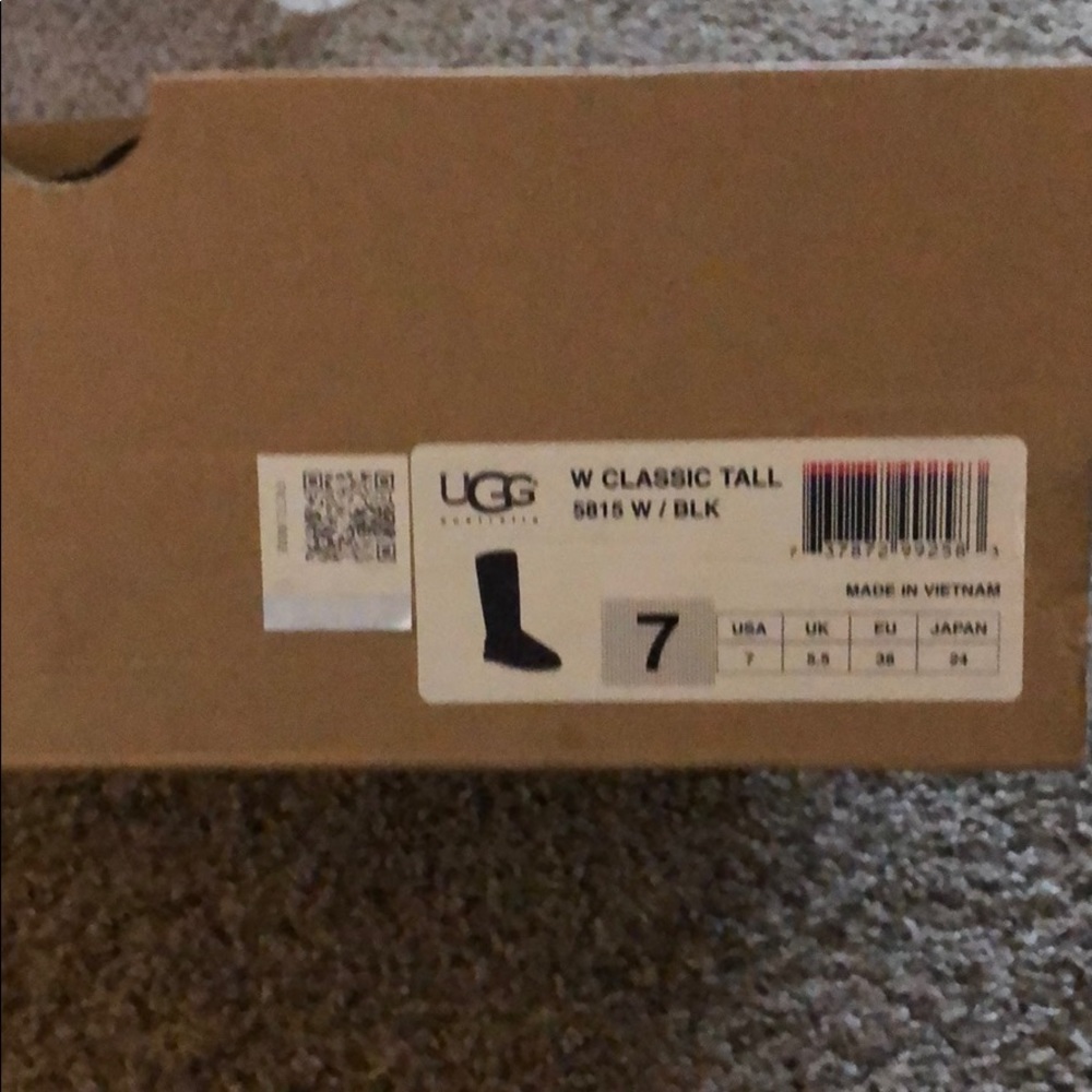 Size 7 Classic Tall Uggs - Picture 2 of 5